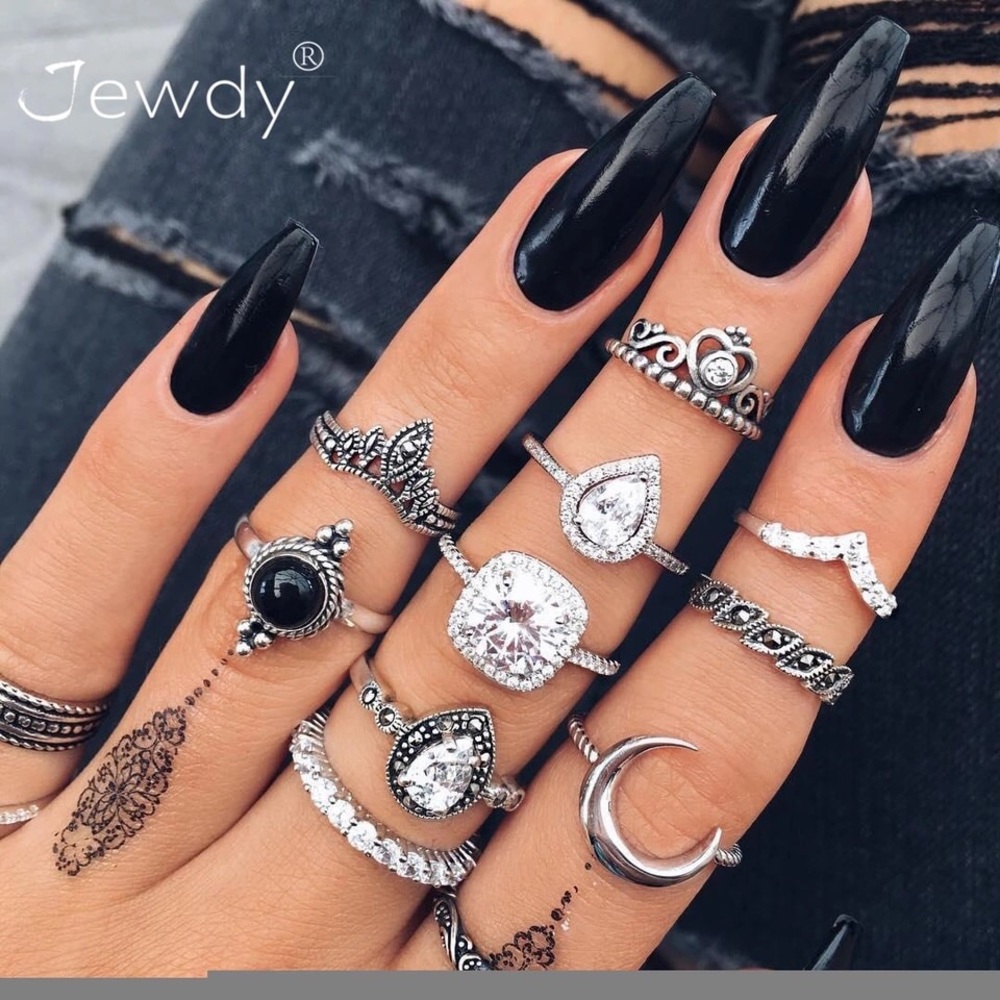 Classy sparkly rings set